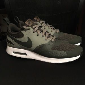 nike air max vision se medium olive/sequoia - dark stucco